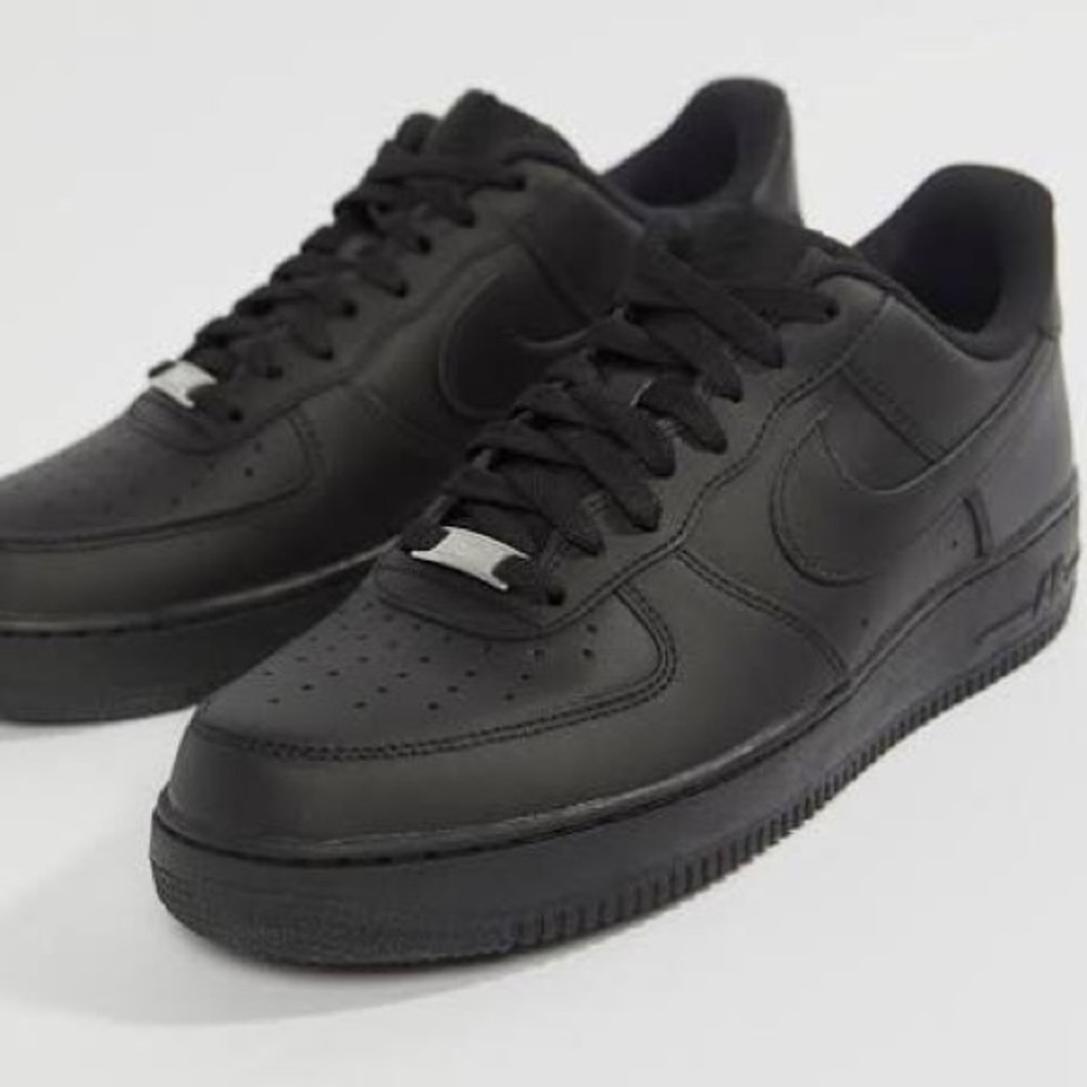 black air force 1’s
